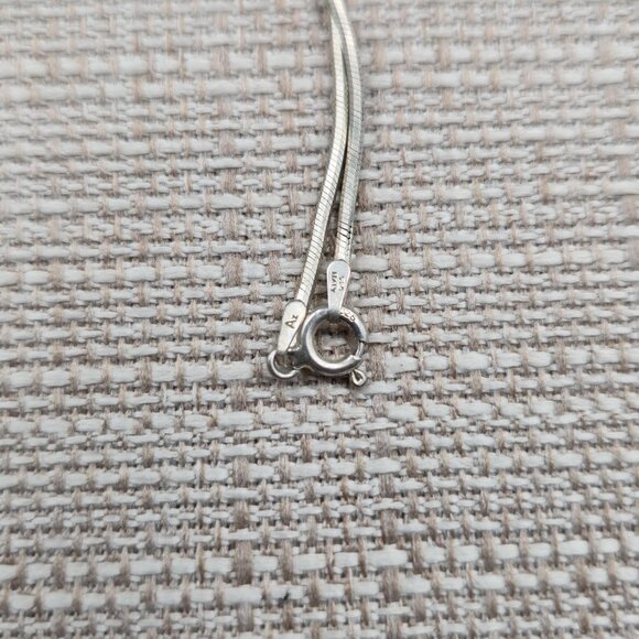 18 Inch Sterling Silver Simple Style Princess Pendant Necklace A6065 - Picture 5 of 7